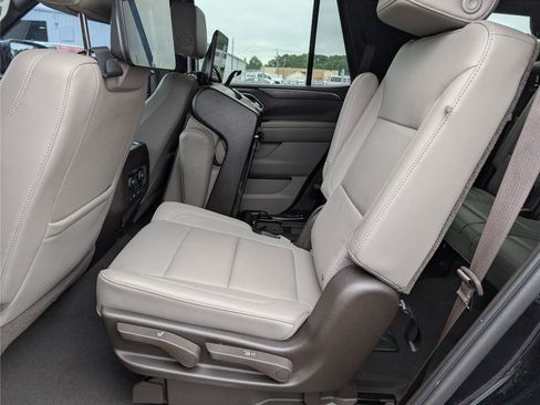 Used 2021 Chevrolet Tahoe Z71 w/ Z71 Off-Road Package AWD/4WD image 33