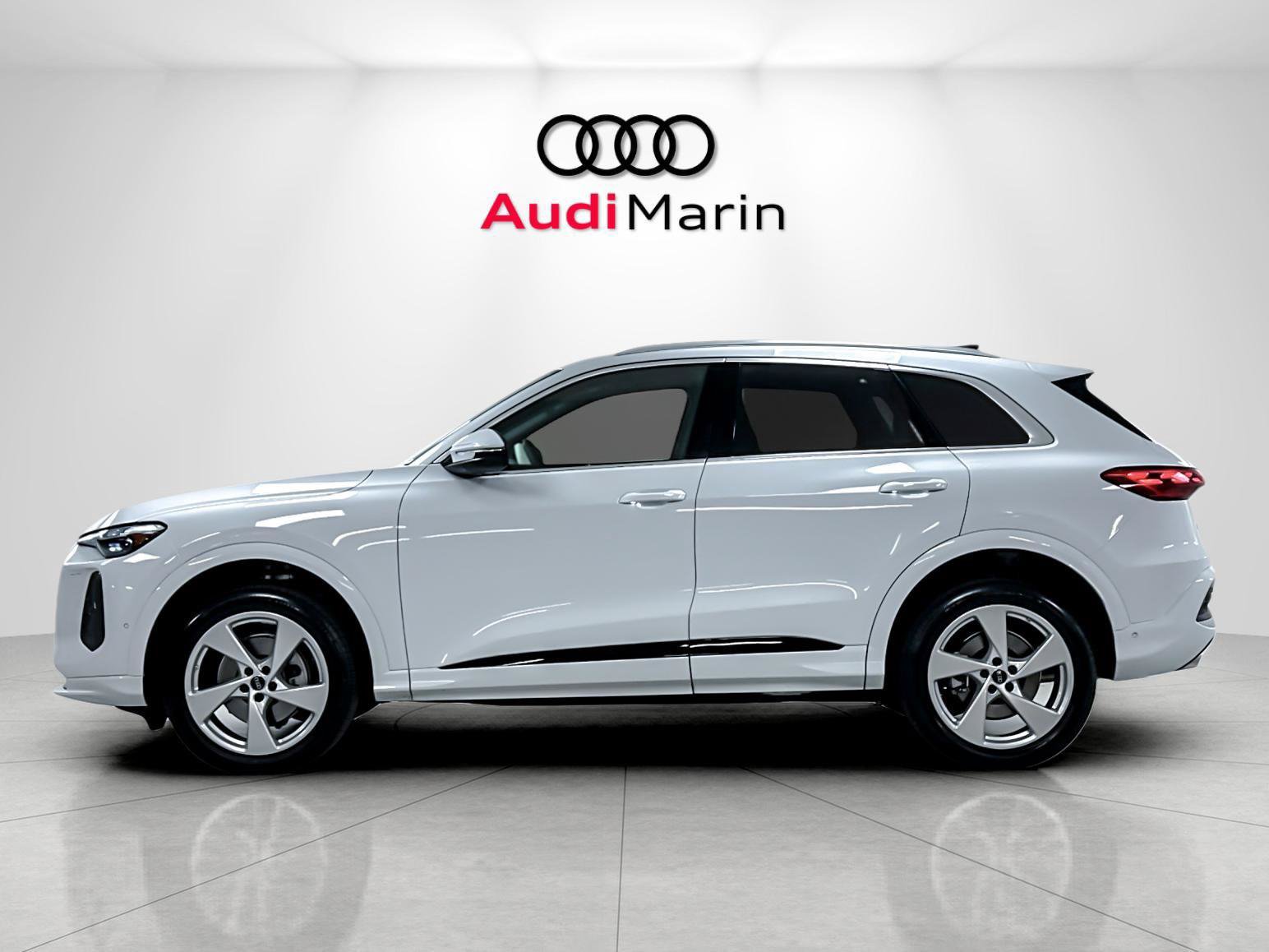 Used 2025 Audi Q5 Premium Plus AWD/4WD image 2