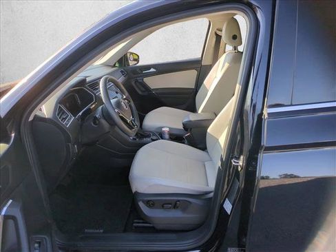 Used 2020 Volkswagen Tiguan SEL w/ Tiguan Three-Row MDO Package AWD/4WD image 17