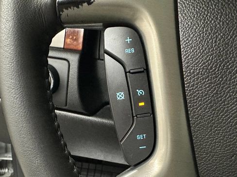 Used 2011 GMC Yukon SLE image 15