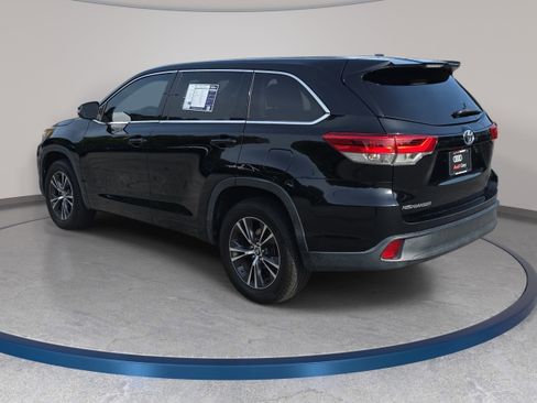 Used 2018 Toyota Highlander LE FWD image 7