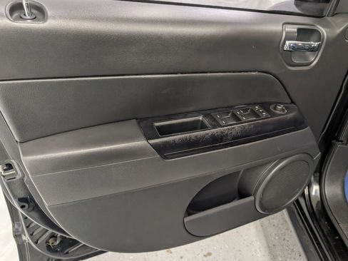 Used 2015 Jeep Compass Sport w/ Power Value Group image 9