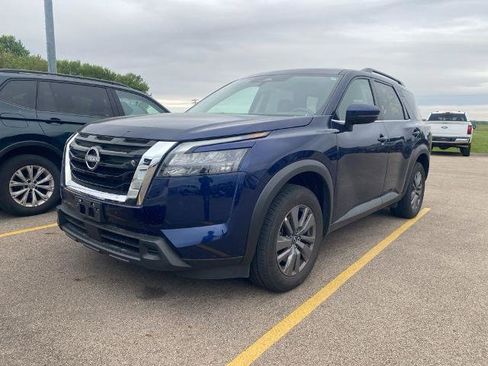 Used 2025 Nissan Pathfinder SV AWD/4WD image 18