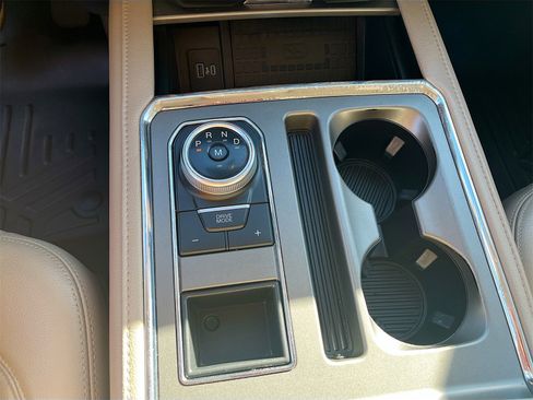 Used 2021 Ford Expedition XLT image 17