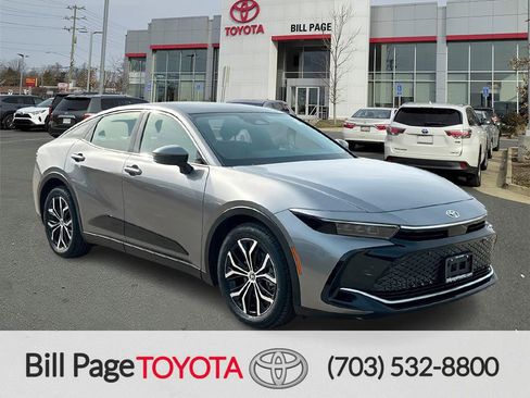 Used 2023 Toyota Crown Limited image 1