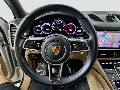 Used 2021 Porsche Cayenne AWD/4WD image 12
