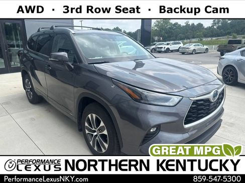 Used 2022 Toyota Highlander XLE AWD/4WD image 1