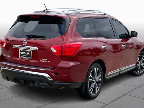 Used 2018 Nissan Pathfinder Platinum image 11