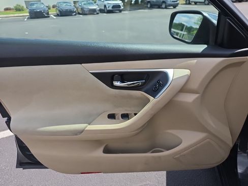 Used 2015 Nissan Altima 2.5 S w/ Power Driver Seat Package FWD image 12