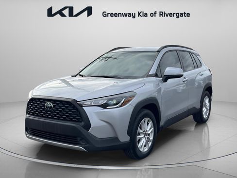 Used 2023 Toyota Corolla Cross LE image 3