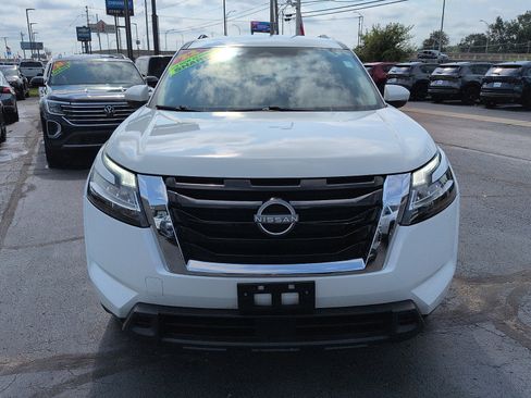Used 2022 Nissan Pathfinder SV FWD image 3