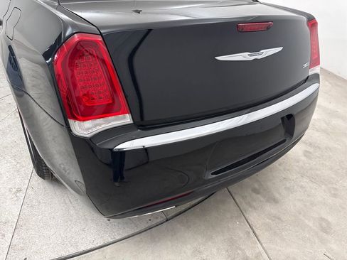 Used 2018 Chrysler 300 Touring w/ Driver Convenience Group RWD image 20