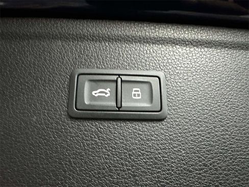 Used 2023 Audi Q5 2.0T Premium w/ Convenience Package image 11