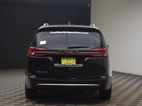 New 2027 Chrysler Pacifica Pinnacle FWD image 11