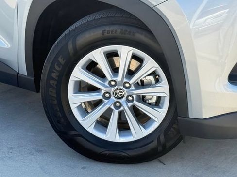 Used 2026 Toyota Grand Highlander FWD image 2