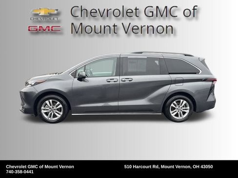 Used 2025 Toyota Sienna XLE image 2