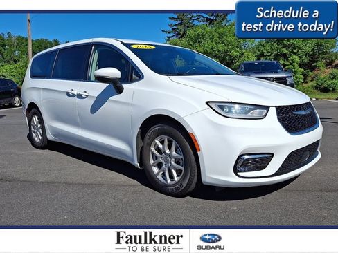 Used 2023 Chrysler Pacifica Touring-L FWD image 1
