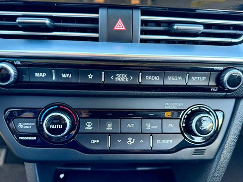 Used 2022 Kia Niro EX image 33