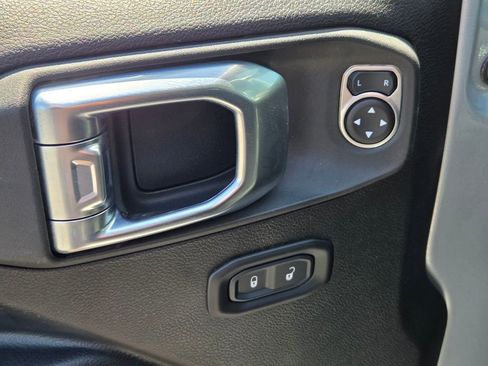 Used 2022 Jeep Wrangler Sport AWD/4WD image 18