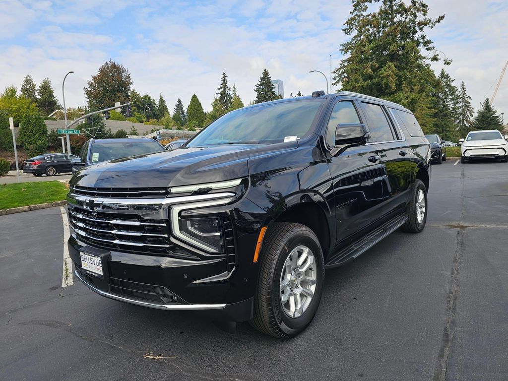 New 2026 Chevrolet Suburban LT w/ Comfort Package AWD/4WD image 3