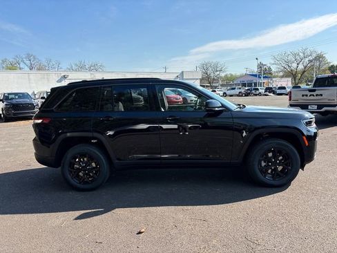 New 2026 Jeep Grand Cherokee Altitude AWD/4WD image 28
