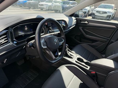 Used 2024 Volkswagen Jetta SE image 13
