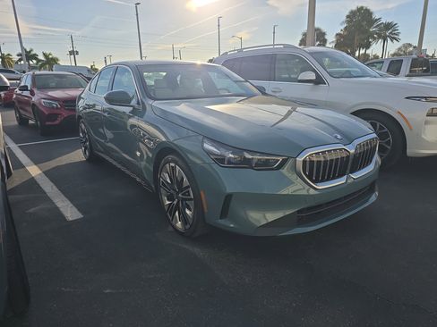 Used 2025 BMW 530i image 2