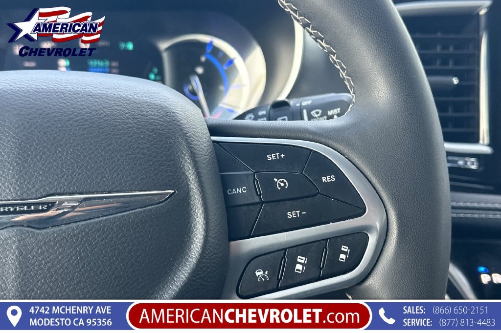 Used 2023 Chrysler Pacifica Touring-L FWD image 34