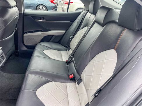 Used 2018 Toyota Camry XLE image 17