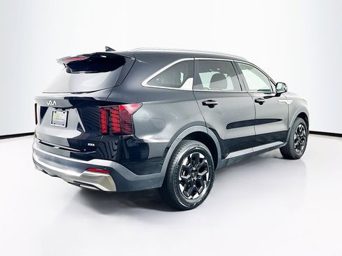 Used 2024 Kia Sorento S image 9
