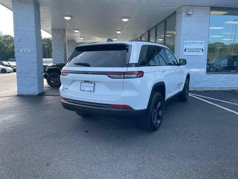 Used 2023 Jeep Grand Cherokee Altitude AWD/4WD image 5