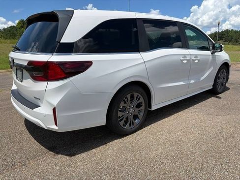 New 2026 Honda Odyssey Touring image 3