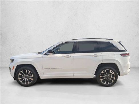 Certified 2022 Jeep Grand Cherokee Overland w/ Luxury Tech Group IV RWD image 9