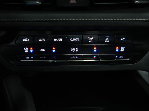 Used 2023 Buick Envision Avenir image 38