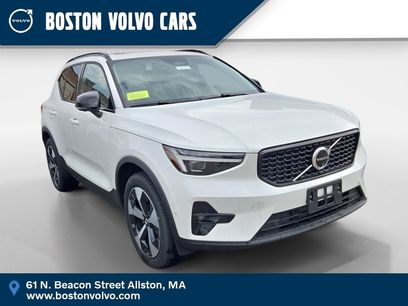 New 2025 Volvo XC40 B5 Plus w/ Protection Package Premier