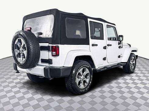 Used 2016 Jeep Wrangler Unlimited Sahara w/ Connectivity Group image 10