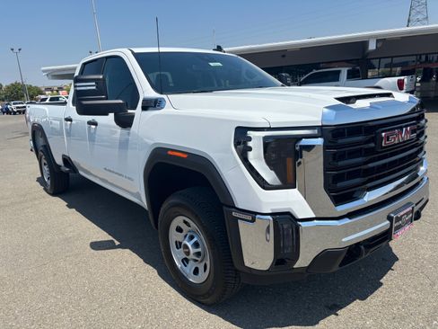 New 2025 GMC Sierra 3500 Pro image 3