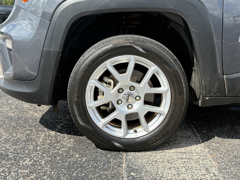 Certified 2022 Jeep Renegade Latitude AWD/4WD image 11