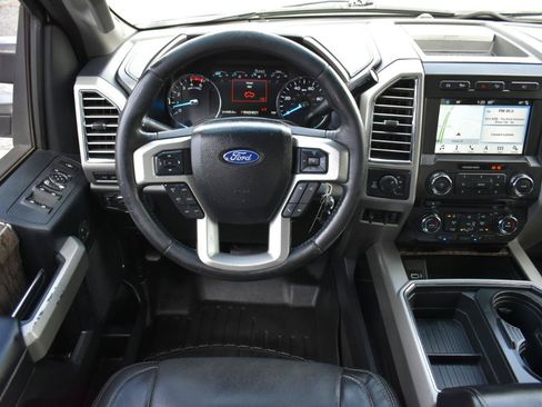 Used 2017 Ford F250 Lariat w/ Lariat Value Package AWD/4WD image 12
