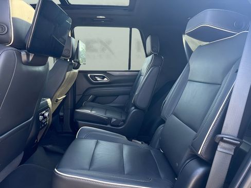 Used 2021 GMC Yukon SLT w/ SLT Premium Package AWD/4WD image 9
