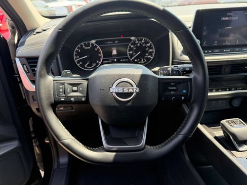 Used 2025 Nissan Rogue SV FWD image 29