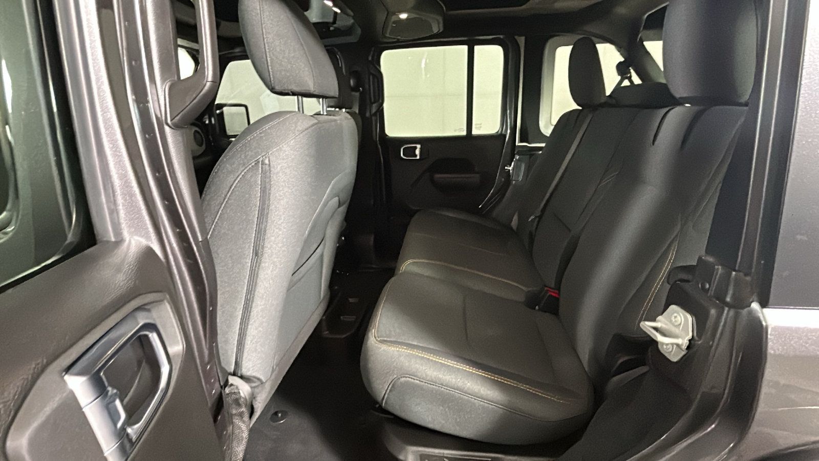 Used 2024 Jeep Wrangler Unlimited w/ Technology Group AWD/4WD image 31
