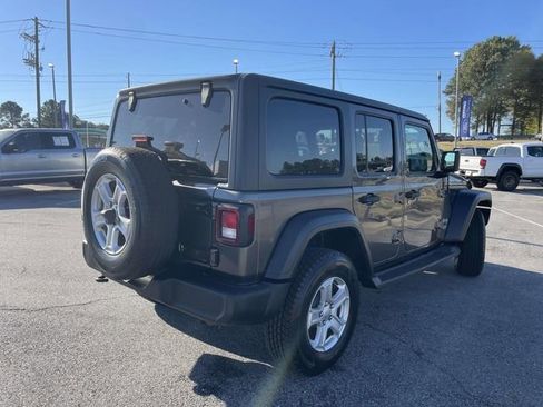 Used 2019 Jeep Wrangler Unlimited Sport S image 3