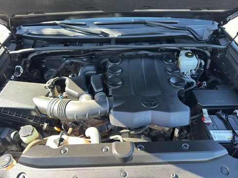 Used 2018 Toyota 4Runner SR5 Premium AWD/4WD image 17