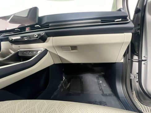 New 2026 Kia Carnival EX FWD image 34