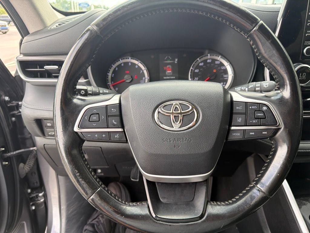 Used 2022 Toyota Highlander LE w/ Protection Package #3 (TMS) AWD/4WD image 22