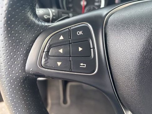 Used 2020 Mercedes-Benz GLA 250 4MATIC w/ Premium Package image 18