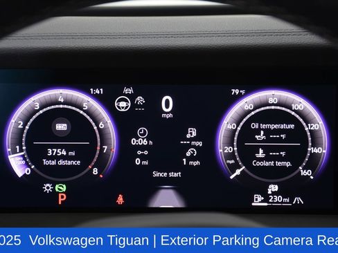 Used 2025 Volkswagen Tiguan SE image 13