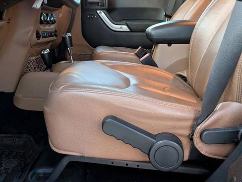 Used 2017 Jeep Wrangler Unlimited Sahara w/ Connectivity Group image 14