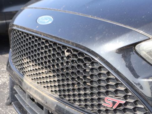 Used 2017 Ford Focus ST FWD image 2